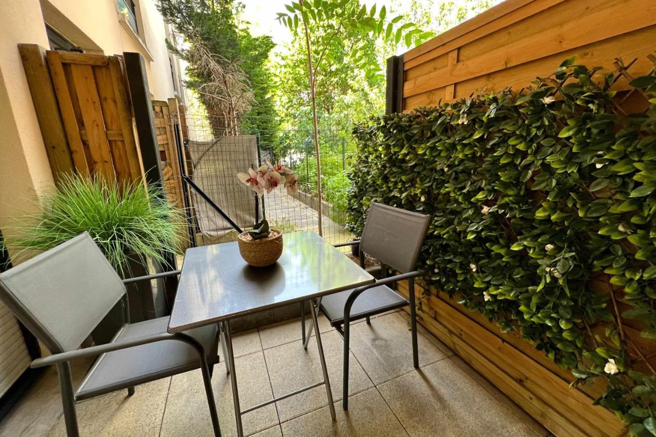 Very Quiet Apartment With Balcony แซงต์-เดอนี ภายนอก รูปภาพ